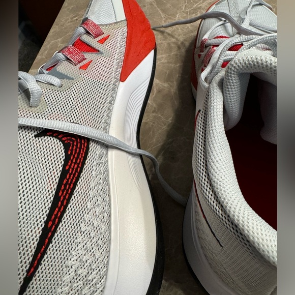 Nike Kyrie Flytrap 6 Basketball
Shoes - Picture 4 of 10